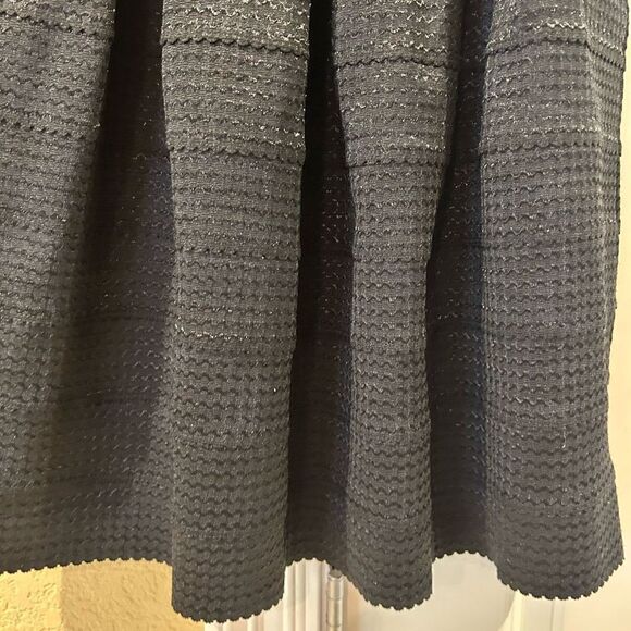 Ann Taylor black pull‎ on skirt size 2 - Picture 3 of 9